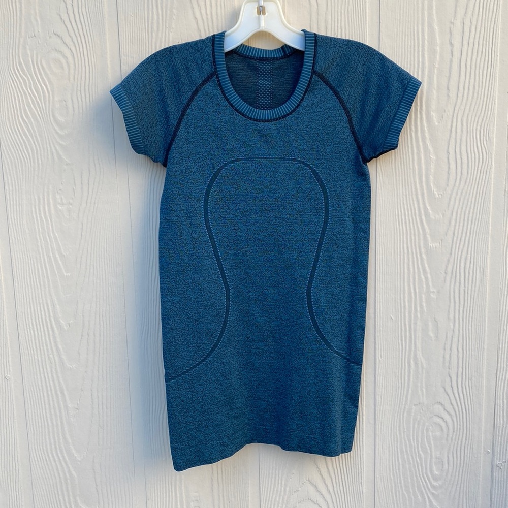 LuluLemon Swiftly Tech Short sleeve Shirt, size 4